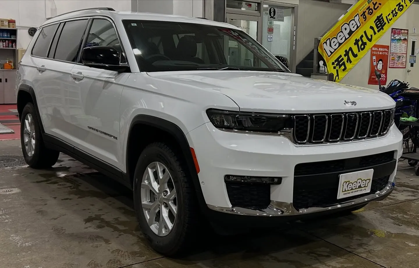 今回施工させて頂いたお車はジープグランドチェロキーです!✨