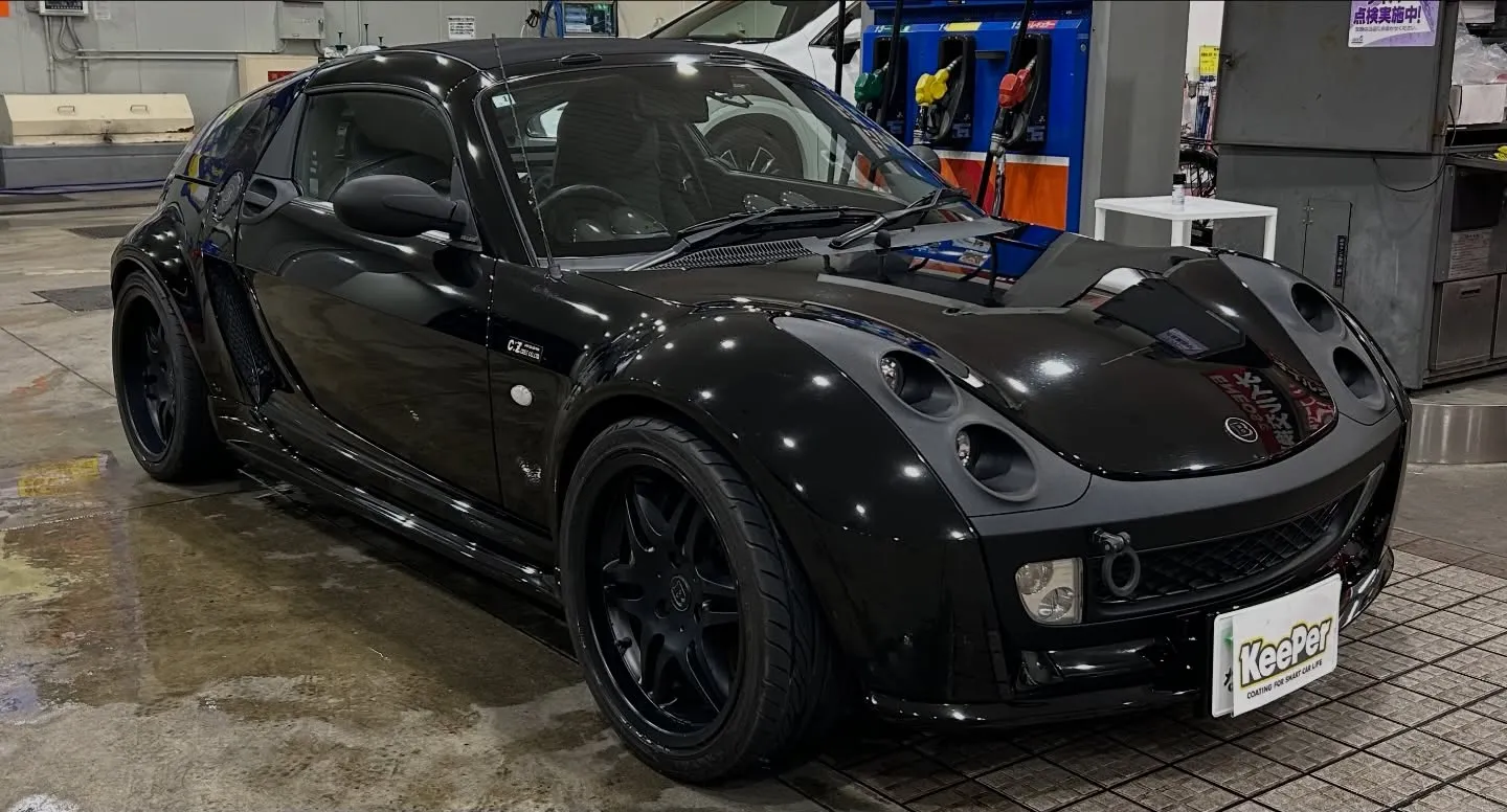 今回施工させて頂いたお車はブラバススマートロードスターです!...